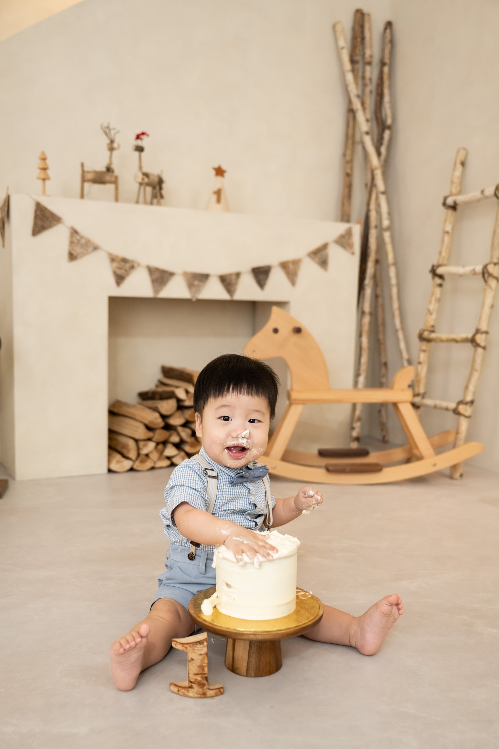 Lumière Stairway Baby Cake Smash + Family Package (45mins)