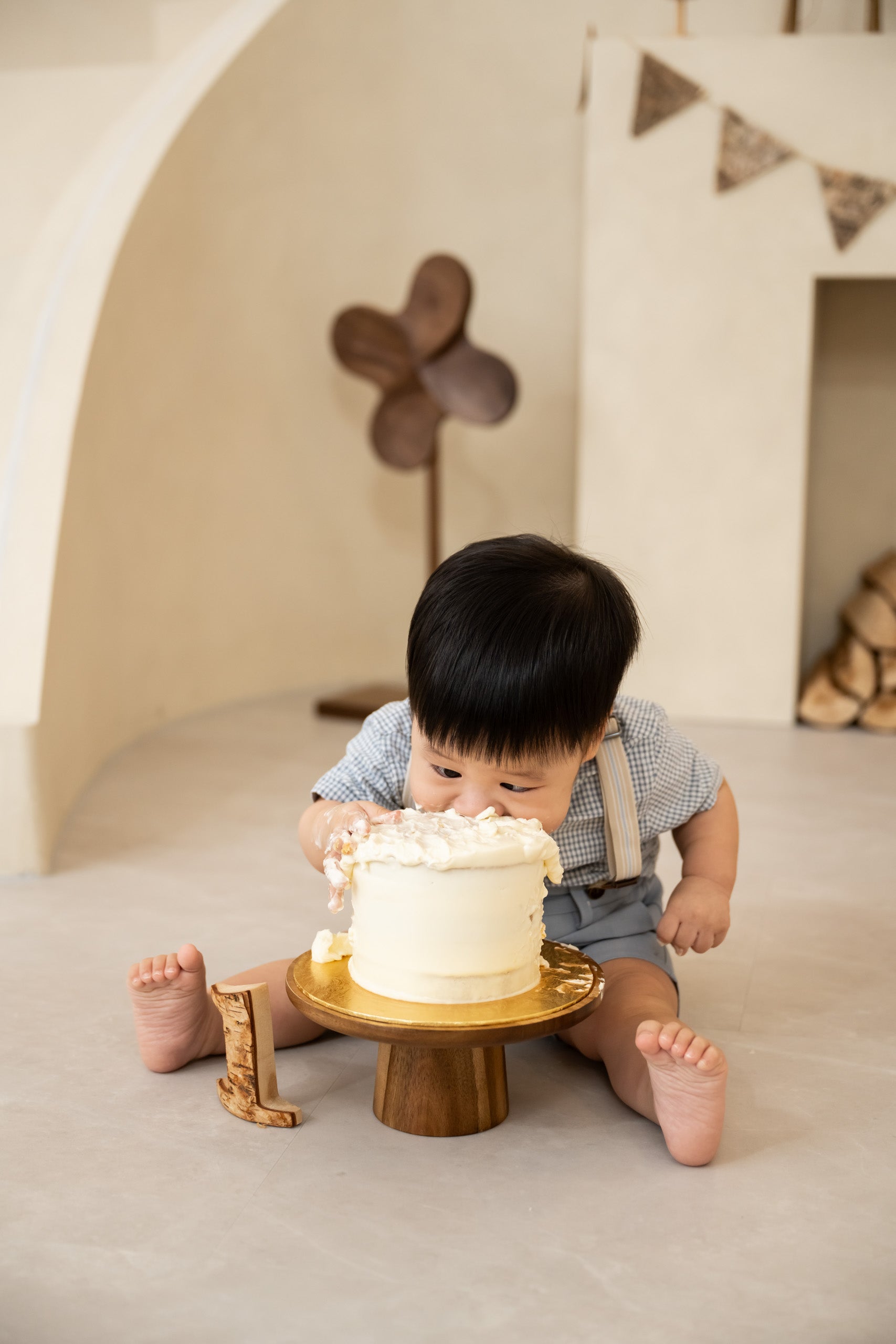 Lumière Stairway Baby Cake Smash + Family Package (45mins)